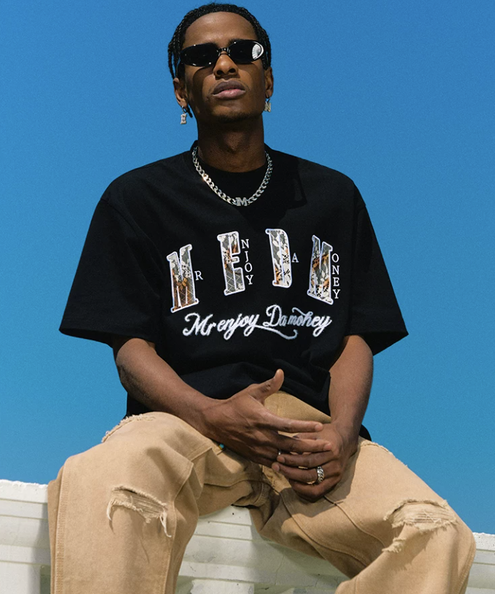 MEDM Lace Embroidery Lettering T-shirt